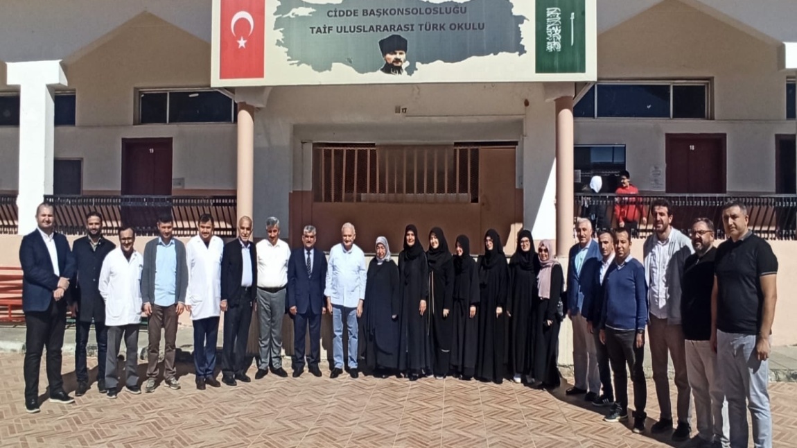 Türkiye Büyük Millet Meclisi eski başkanı ve son Başbakanımız Sayın Binali Yıldırım ve eşleri Semiha Yıldırım Hanımefendi Okulumuzu ziyaret etti.